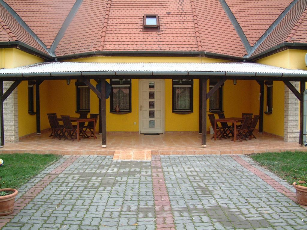 Kisecset-Vendeghaz Hotel ภายนอก รูปภาพ
